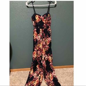 Cute jumpsuit in excellent condition!